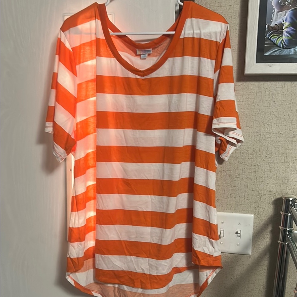 ✨️3/$20 ✨️Orange and White Striped Women's Top - Picture 1 of 3